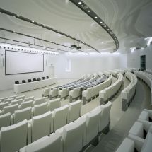  ◳ Hlavní konferenční sál (jpg) → (ořez 215*215px)